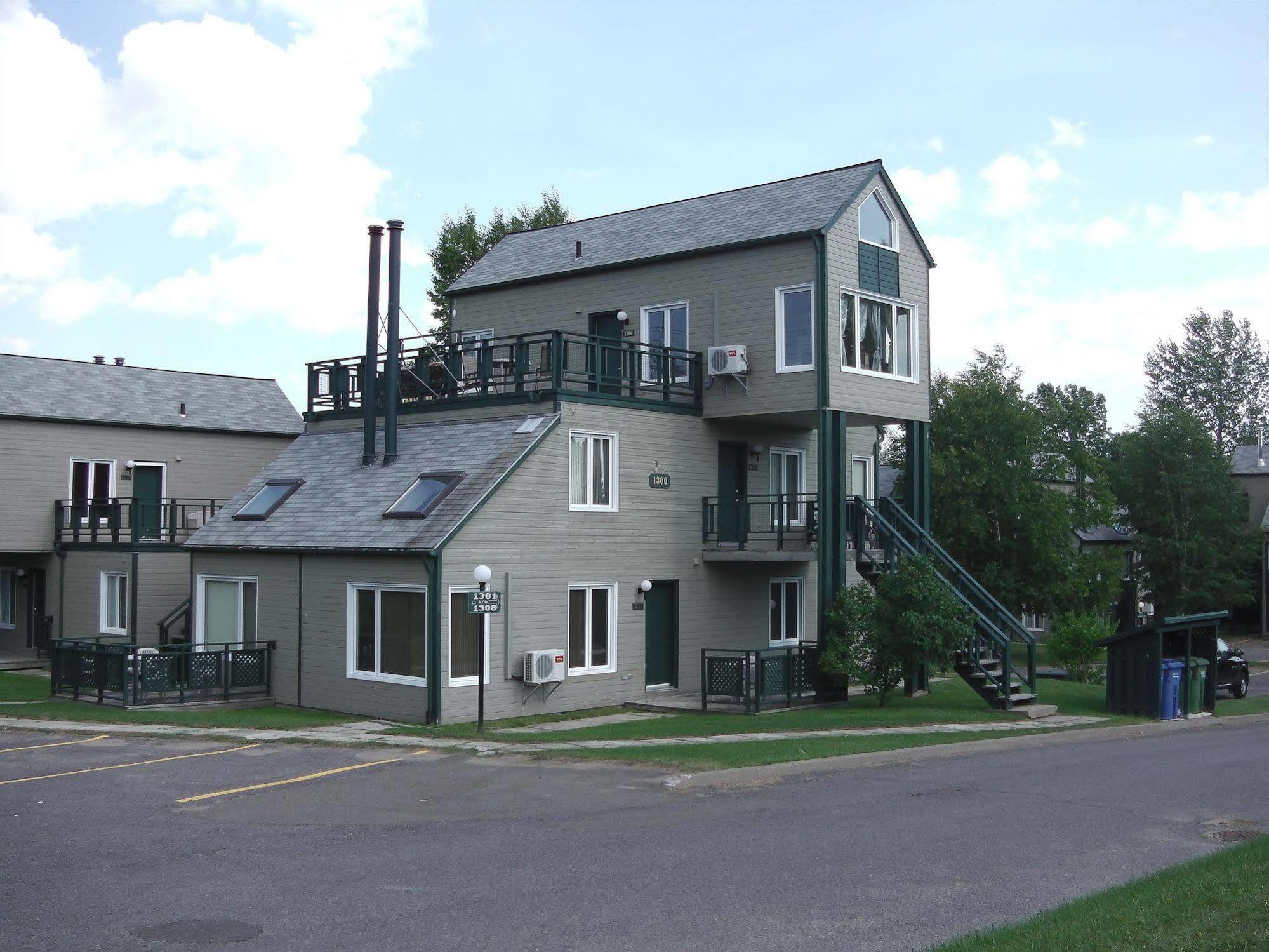Holiday Villa Resorts At Mont Ste Anne 波普雷 外观 照片