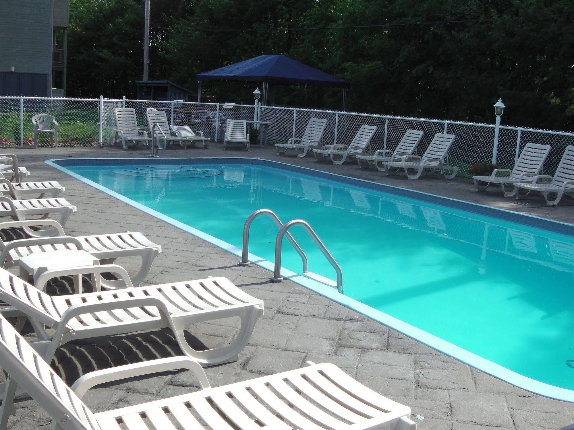 Holiday Villa Resorts At Mont Ste Anne 波普雷 外观 照片